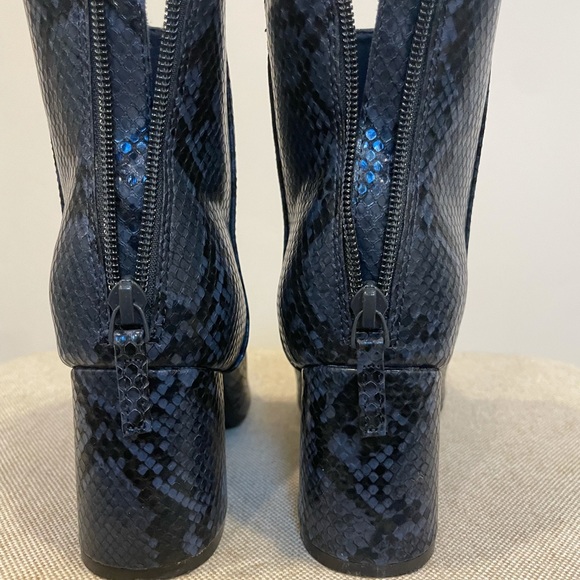 Old Navy booties, blue snake print, size 6.5 - Picture 3 of 5